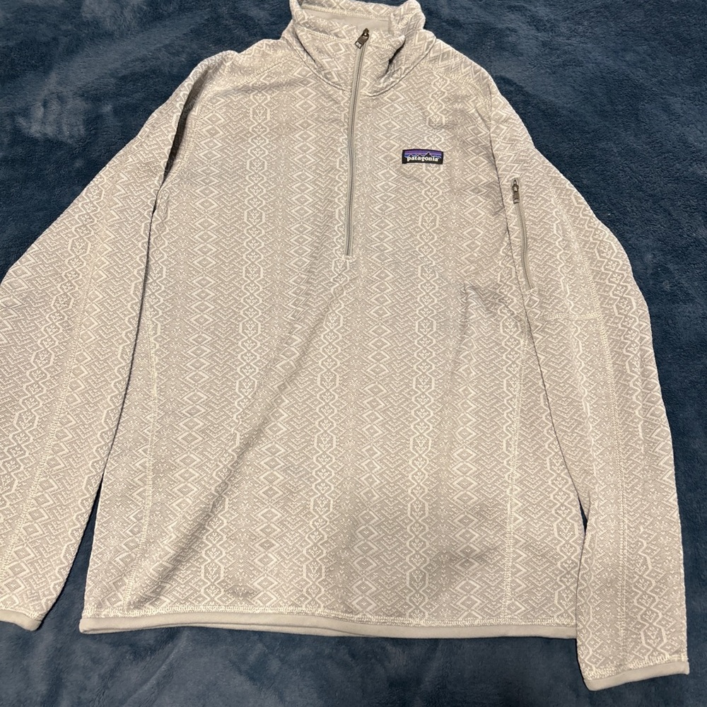 Patagonia Quarter Zip Size Large. Fits like Medium.